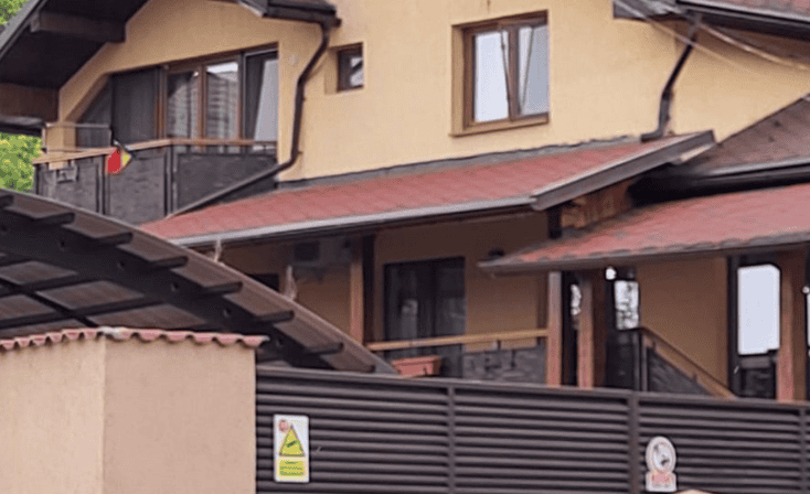 Un primar fără casă, locuiește în vila soacrei sale bogate. Tiberiu-Iacob Ridzi, primarul municipiului Petroșani, nu are nici casă și nici mașină, cel puțin asta reiese din declarația sa de avere.