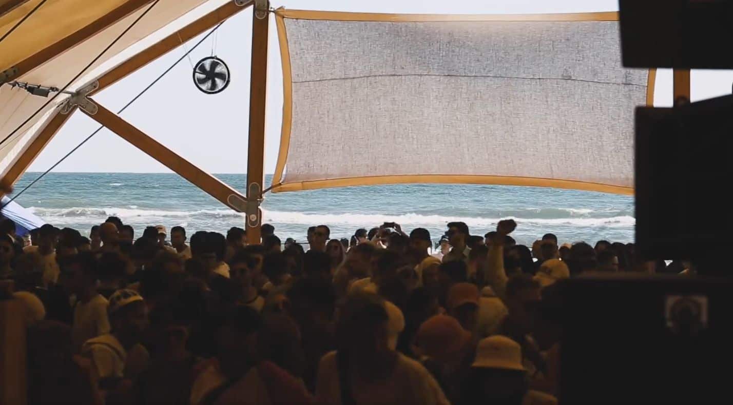Zece festivaluri la care poți să petreci mini-vacanța de 1 Mai și Paște Foto: captură video Sunwaves / Facebook