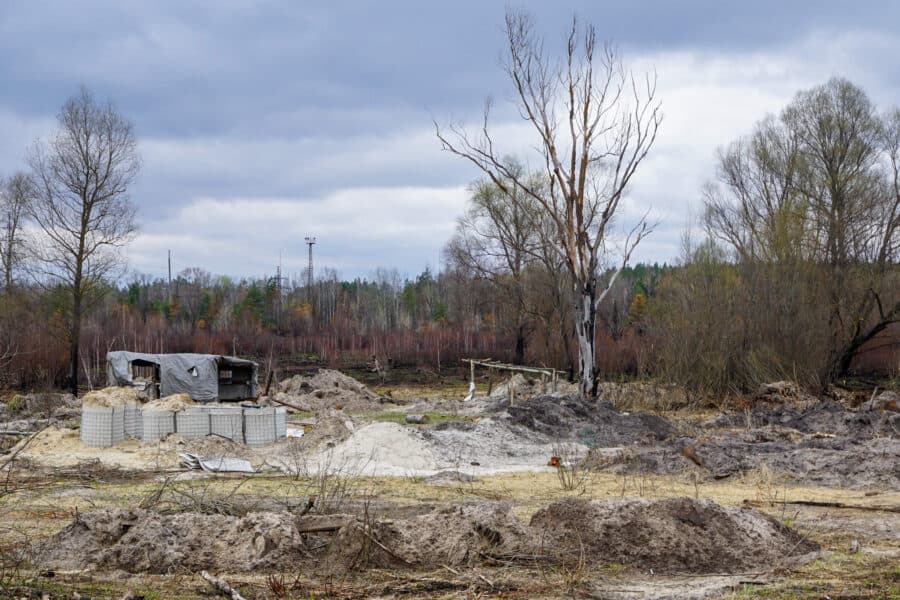 Pozițiile abandonate de armata rusă din Pădurea Roșie. 16 aprilie 2022. Foto: Maxim Kamenev