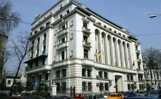 Cum și-au dublat veniturile angajații instanței supreme
