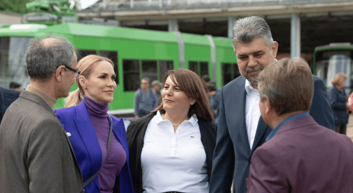 Firea și Ciolacu, vizită electorală de 1 Mai. Ce lideri sindicali o susțin? Gabriela Firea, candidata pentru postul de primar general al Capitalei, are susținerea a doi lideri sindicali din transporturile bucureștene.