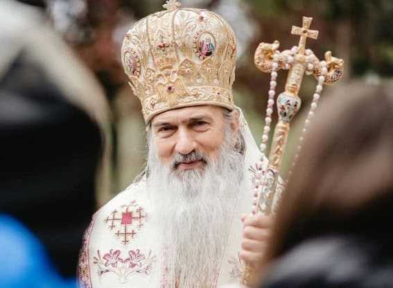 Arhiepiscopul Tomisului a fost trimis în judecată de DNA pentru săvârşirea infracţiunii de cumpărare de influenţă, potrivit reprezentanților Direcției Naționale Anticorupție.