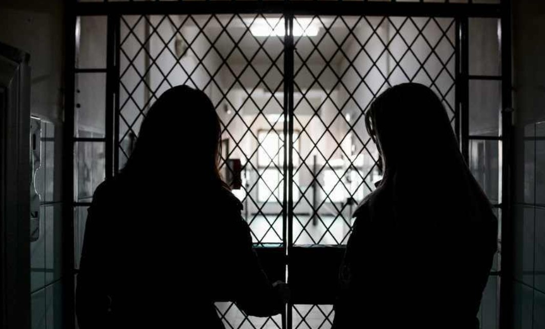 36 de ani de „vechime” în furturi. Recordul unei bunicuțe. O ieșeancă de 67 de ani nu doar că nu a muncit o zi în viața ei, dar a stat și în pușcării din șapte țări.
