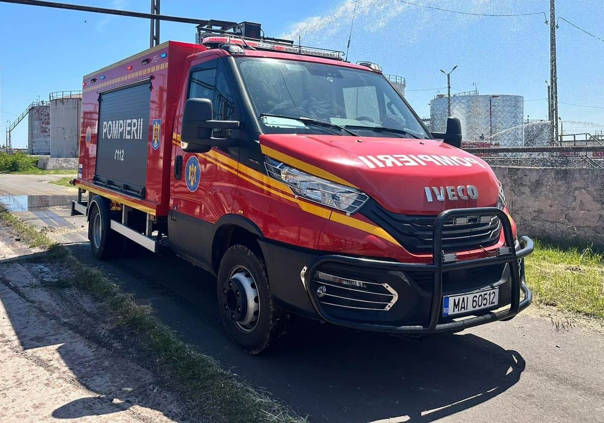 Un marinar din cei opt salvaţi de pe nava scufundată lângă Sf. Gheorghe, transportat la spital