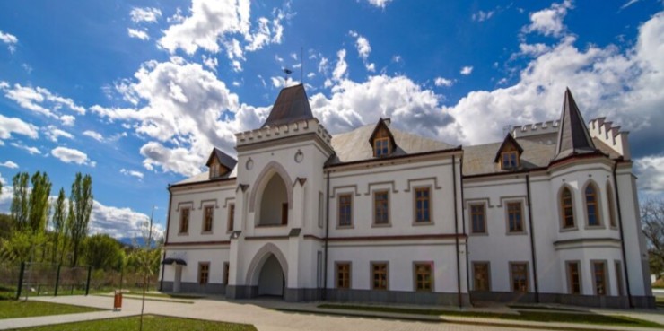 Castelul Nopcsa din Țara Hațegului. Un monument istoric valoros, redat comunității. Lucrările de restaurare s-au finalizat, iar luni a avut loc inaugurarea frumoasei clădiri din localitatea Săcel, comuna Sântămăria Orlea, județul Hunedoara.