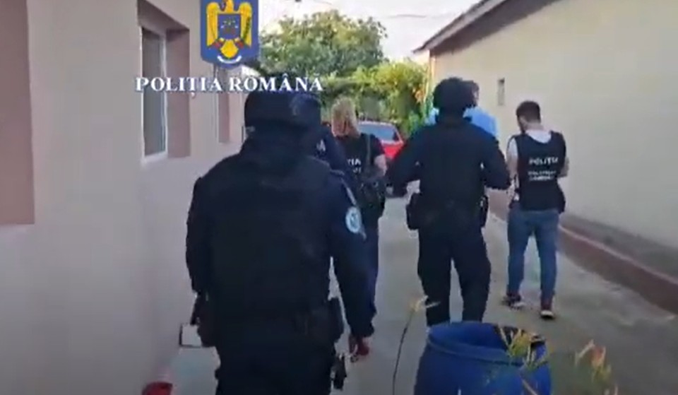 Percheziții într-un dosar de furt calificat