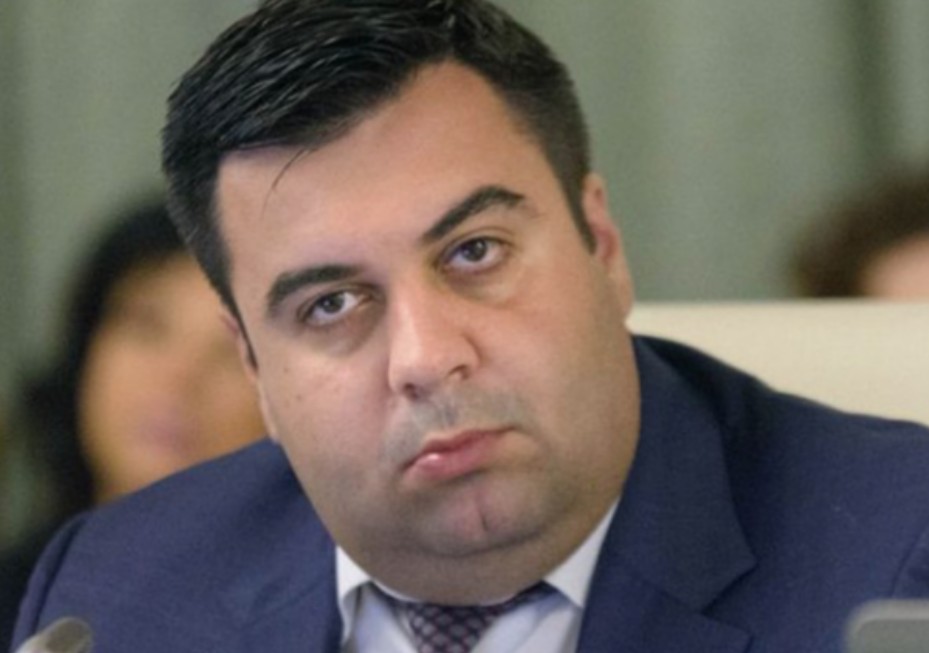 Un fost ministru al Transporturilor apare în dosarul șpăgii de 70.000 euro. Interceptari DNA aduc în prim-plan detalii despre mita încasată de afaceristul Cezar Verziu.
