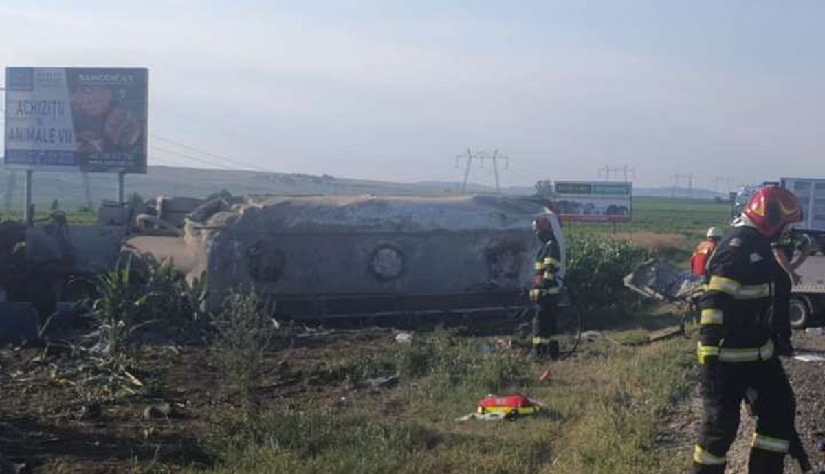Accident cu cinci morţi în Suceava. Șoferul unei autocisterne a adormit la volan