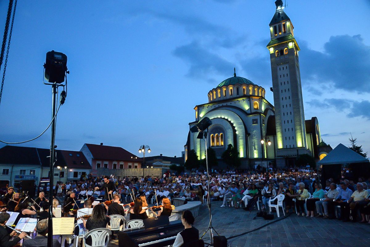 Opera Nights, cel mai mare festival de operă în aer liber din România. Cinci spectacole în cinci oraşe diferite