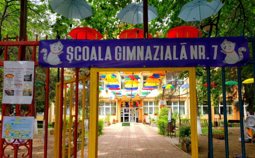 Acuzații de bullying la adresa unor profesori din Galați. Părinții unui elev susțin că mai mulți profesori și diriginta ar fi vinovați de bullying repetat la adresa fiului lor.