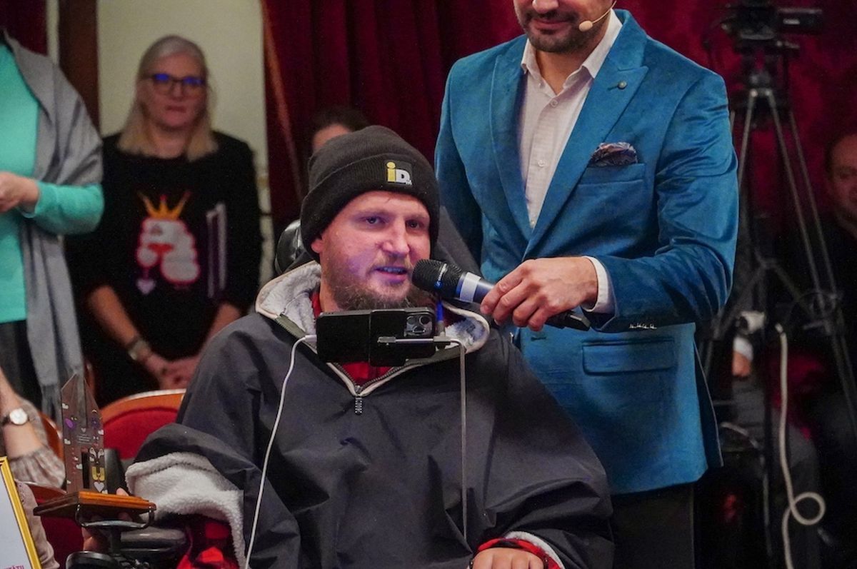 Gala Comunității Bihorene: Mihai Neşu, ovaționat în sala Teatrului din Oradea. Emilia Șercan a povestit de ce face jurnalism de investigații | Bihoreanul