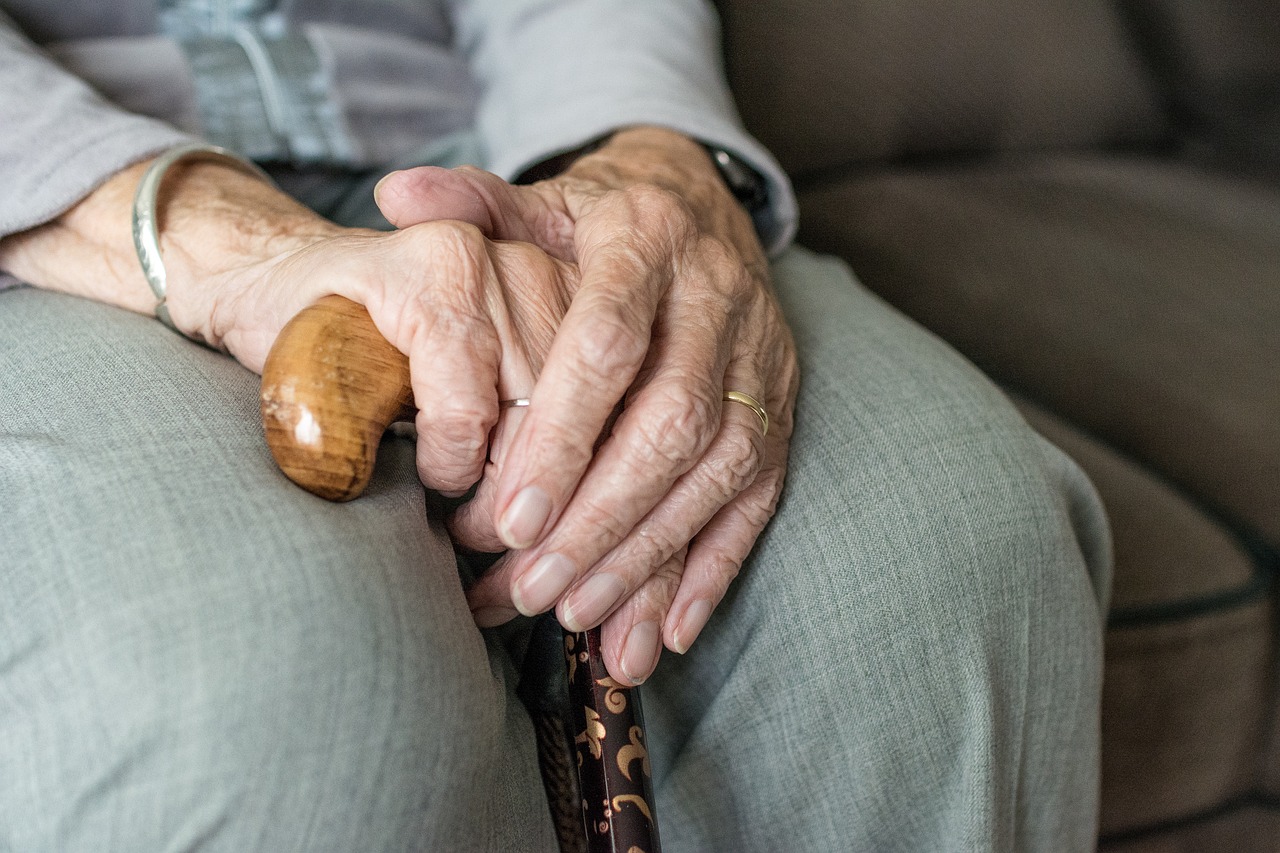Surse: Pensionarii cu venituri sub 3.000 de lei vor primi un ajutor de la Guvern | Aktual24