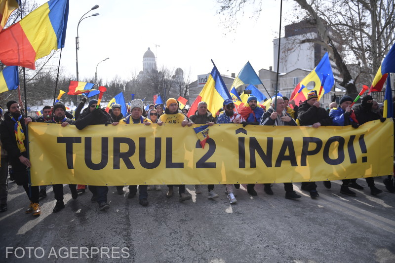 România a căzut 12 poziții în clasamentul indicelui democrației realizat de grupul de presă „The Economist” din Marea Britanie. România intră astfel pentru prima dată de la aderarea la Uniunea Europeană în categoria „regimurilor hibrid”, o zonă gri între democrație și autoritarism.