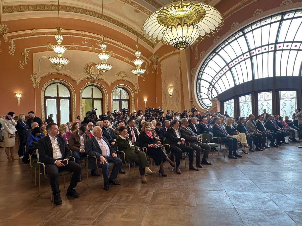 Cazinoul, monument de arhitectură din patrimoniul naţional, a fost predat de Guvern, după lucrările de consolidare şi restaurare, Primăriei Constanţa