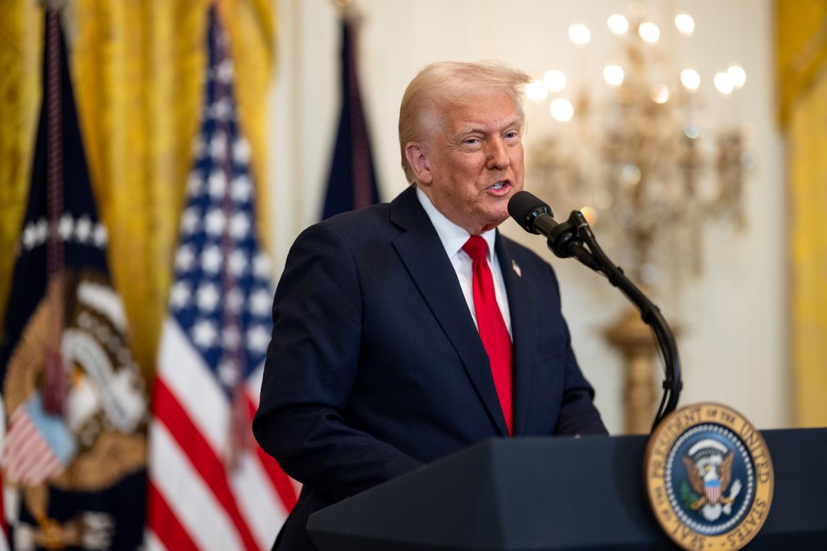 Trump, „foarte furios” și „enervat” pe Putin. Președintele SUA amenință cu tarife secundare pe petrolul rusesc