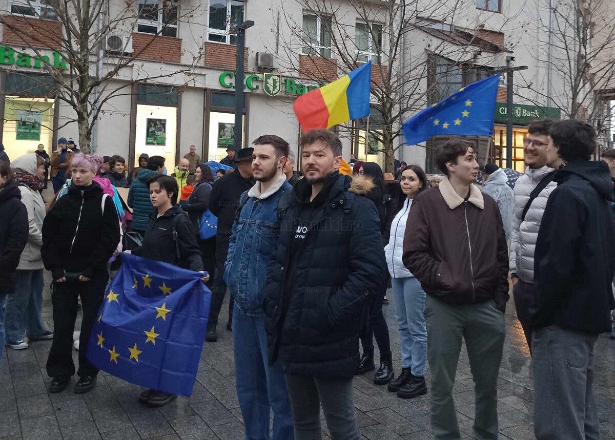 MONITORUL DE CLUJ | Mitingul „EuRo Manifest” la Cluj: „România nu uita, Europa-i casa ta” / „Democraţie, Nu tiranie”