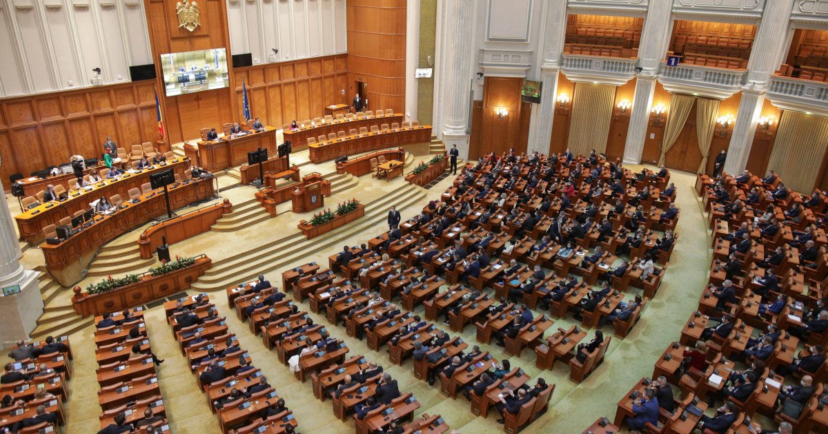 Ce au făcut cei 17 senatori și deputați ieșeni în primele 100 de zile de mandat. Bilanț