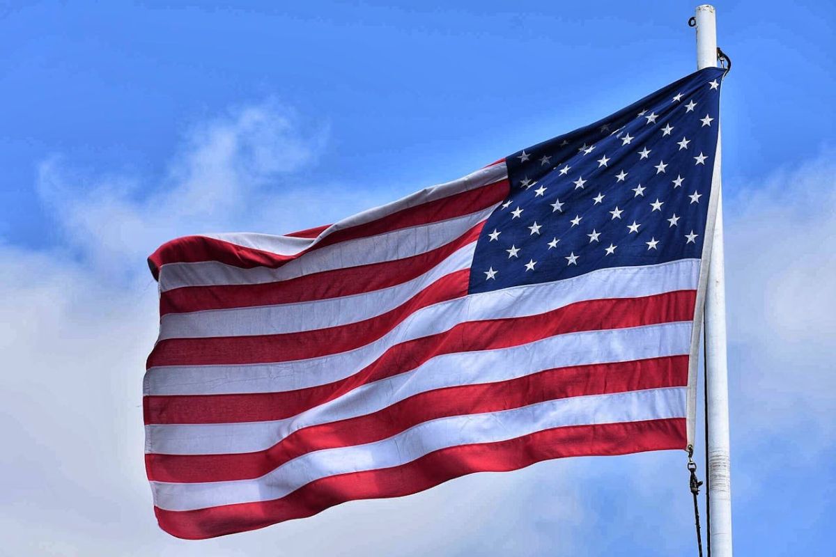 Menținerea vizelor, o lovitură pentru America, nu pentru România | Universul.net