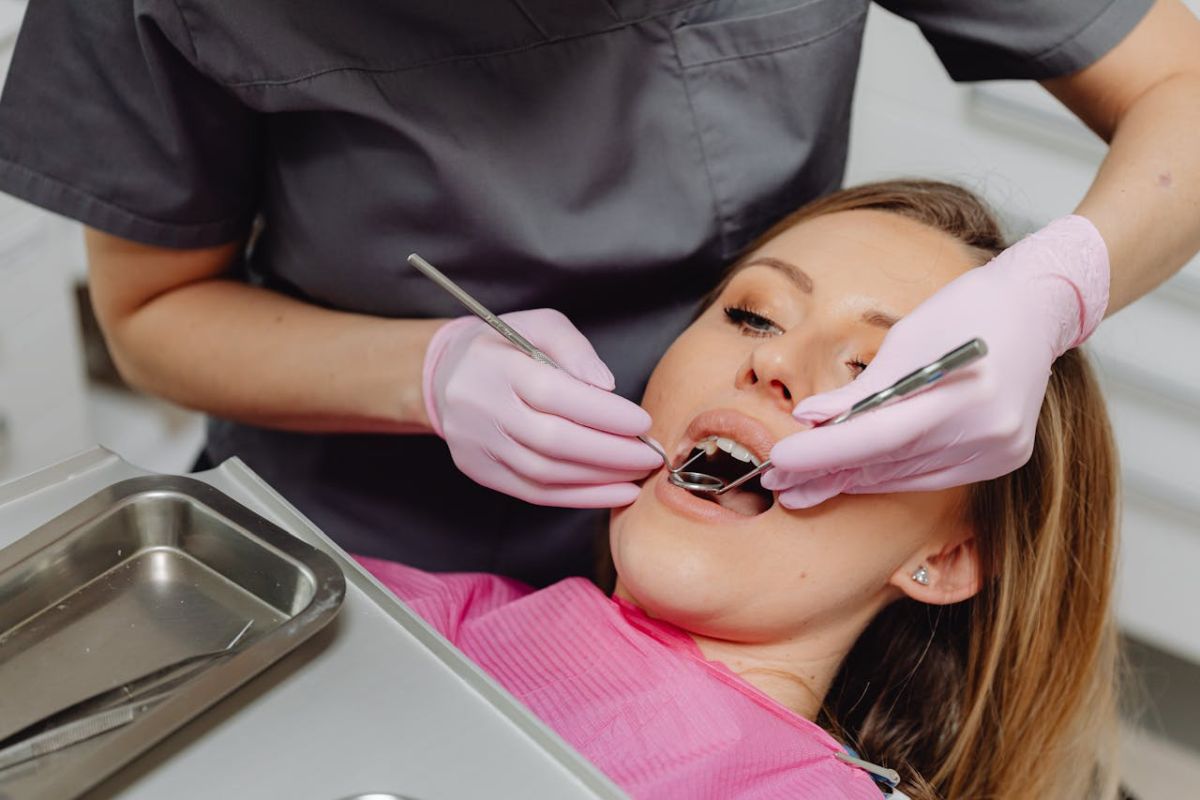 Zâmbetul perfect începe la Delta Clinic Dent – Implanturi dentare pentru un zâmbet natural