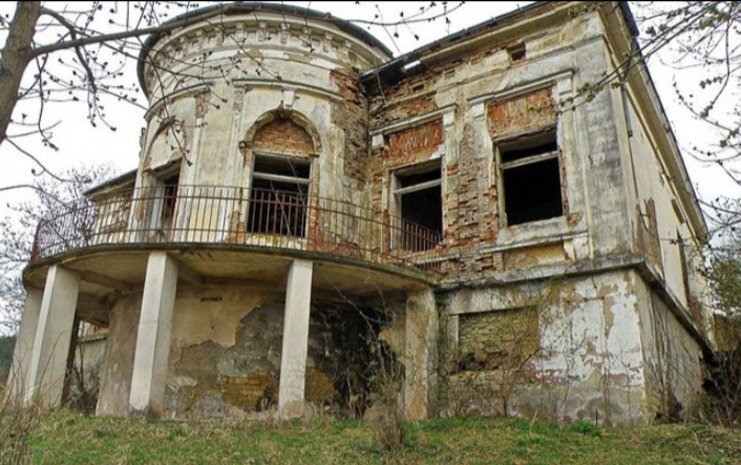 Casa Călăului din Manta Roșie, în paragină. Contractul de concesiune a fost reziliat