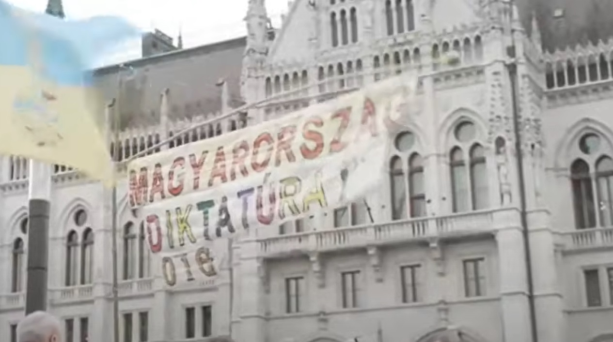 Proteste la Budapesta împotriva modificărilor constituționale ale guvernului Orban