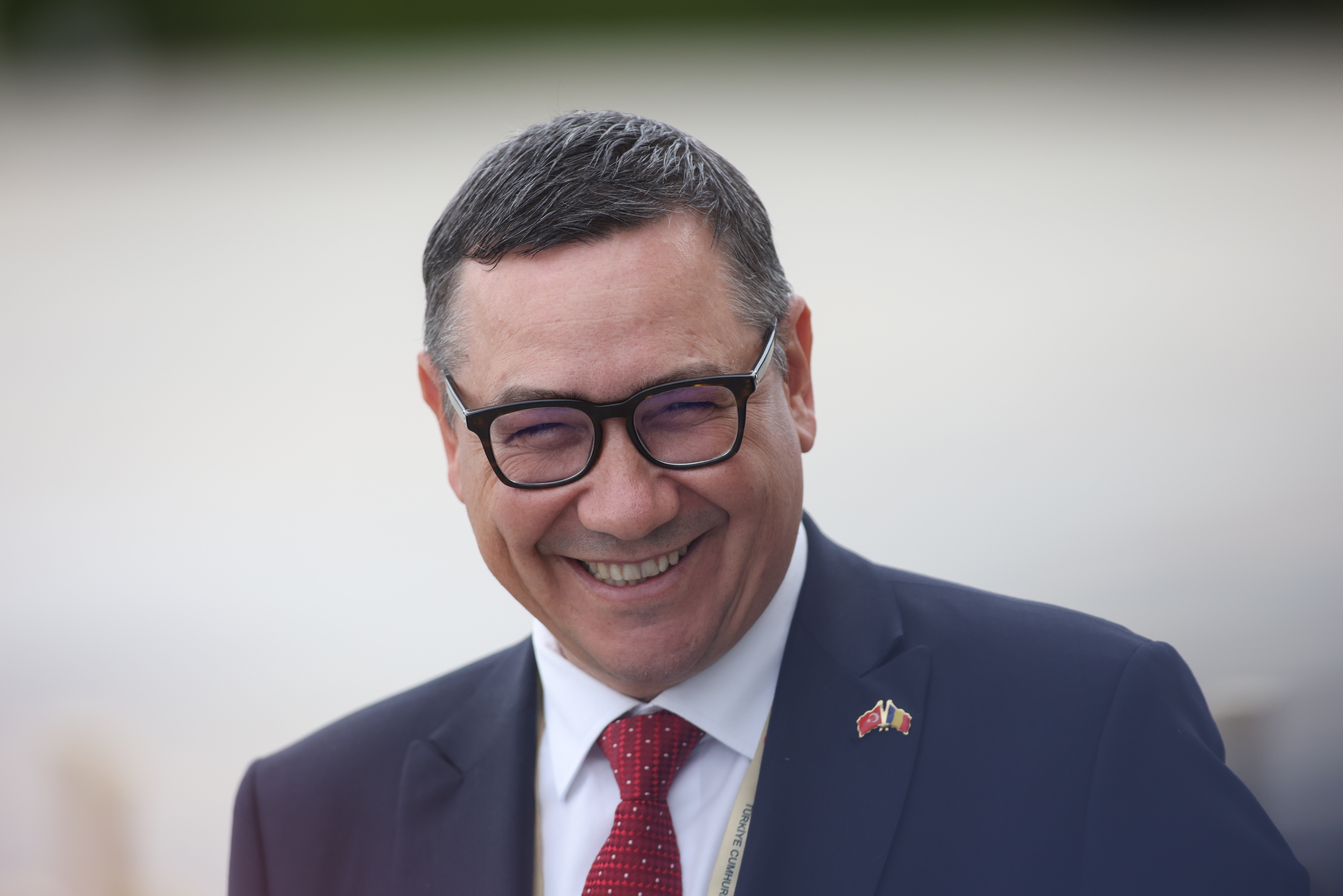 Victor Ponta a relatat într-o emisiune cum a inundat sate întregi din România pentru a salva Belgradul