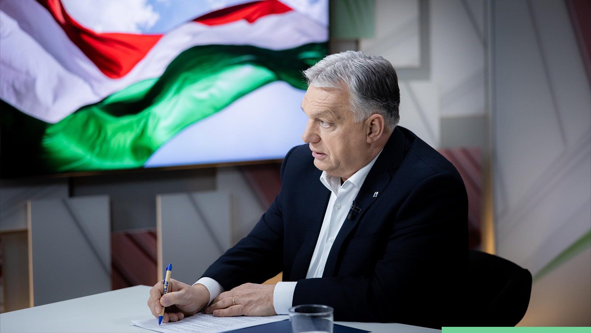 EPOCH TIMES | Viktor Orban vrea să limiteze protestele. Guvernul maghiar pregătește o lege care interzice blocarea podurilor, devenite un punct central al protestelor antiguvernamentale din ultimii ani