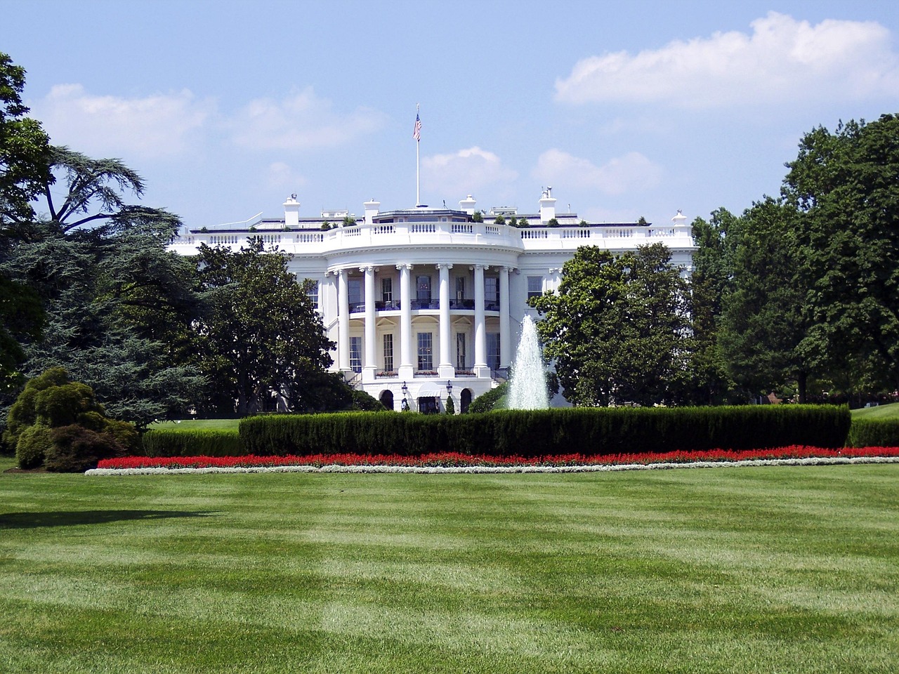 Aproape 2000 de cercetători îi cer președintelui Trump oprirea „atacului asupra științei americane”