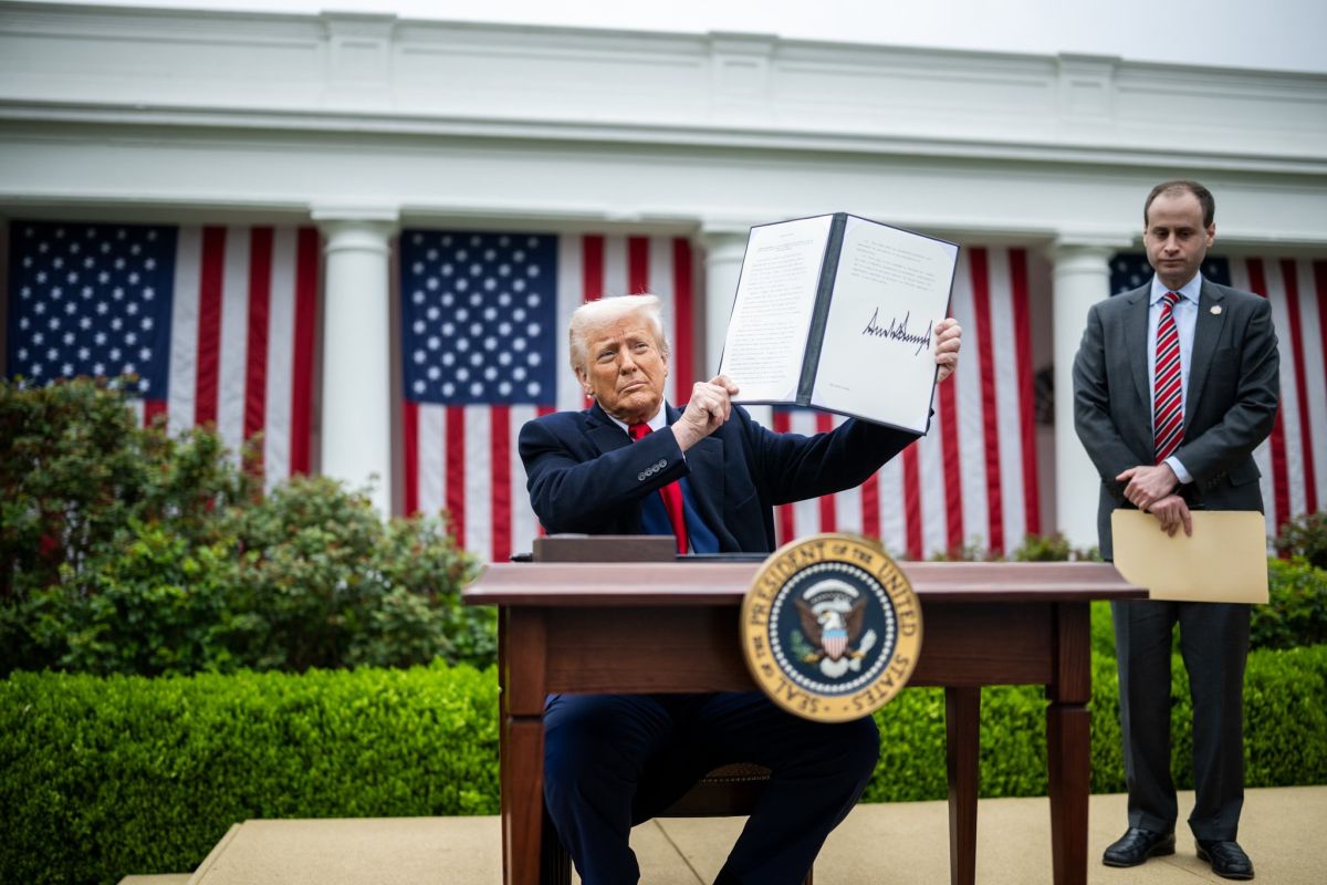 Donald Trump a anunțat taxe vamale reciproce la nivel mondial. Exporturile din Uniunea Europeană către SUA, taxate cu 20%