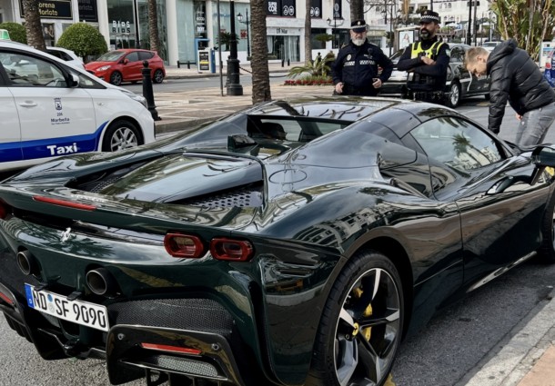 Ginerele lui Viktor Orban, fotografiat în Marbella cu un Ferrari în valoare de 250 milioane de forinți
