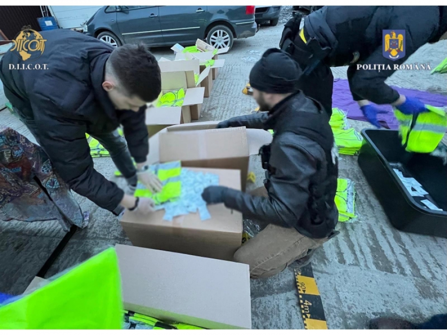 VIAȚA LIBERĂ | Magazin din Galați, folosit ca paravan pentru trafic de droguri. Sute de plicuri de ketamină, ascunse printre haine