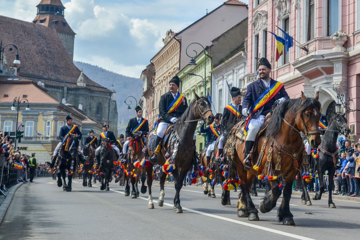 Zilele Braşovului. Concerte, târguri şi Parada Junilor în săptămâna de după Paşte