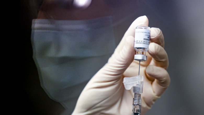 ZIARUL DE IAȘI | O pensionară care a protestat împotriva vaccinării, amendată cu 5000 de lei. Instanța i-a respins apelul