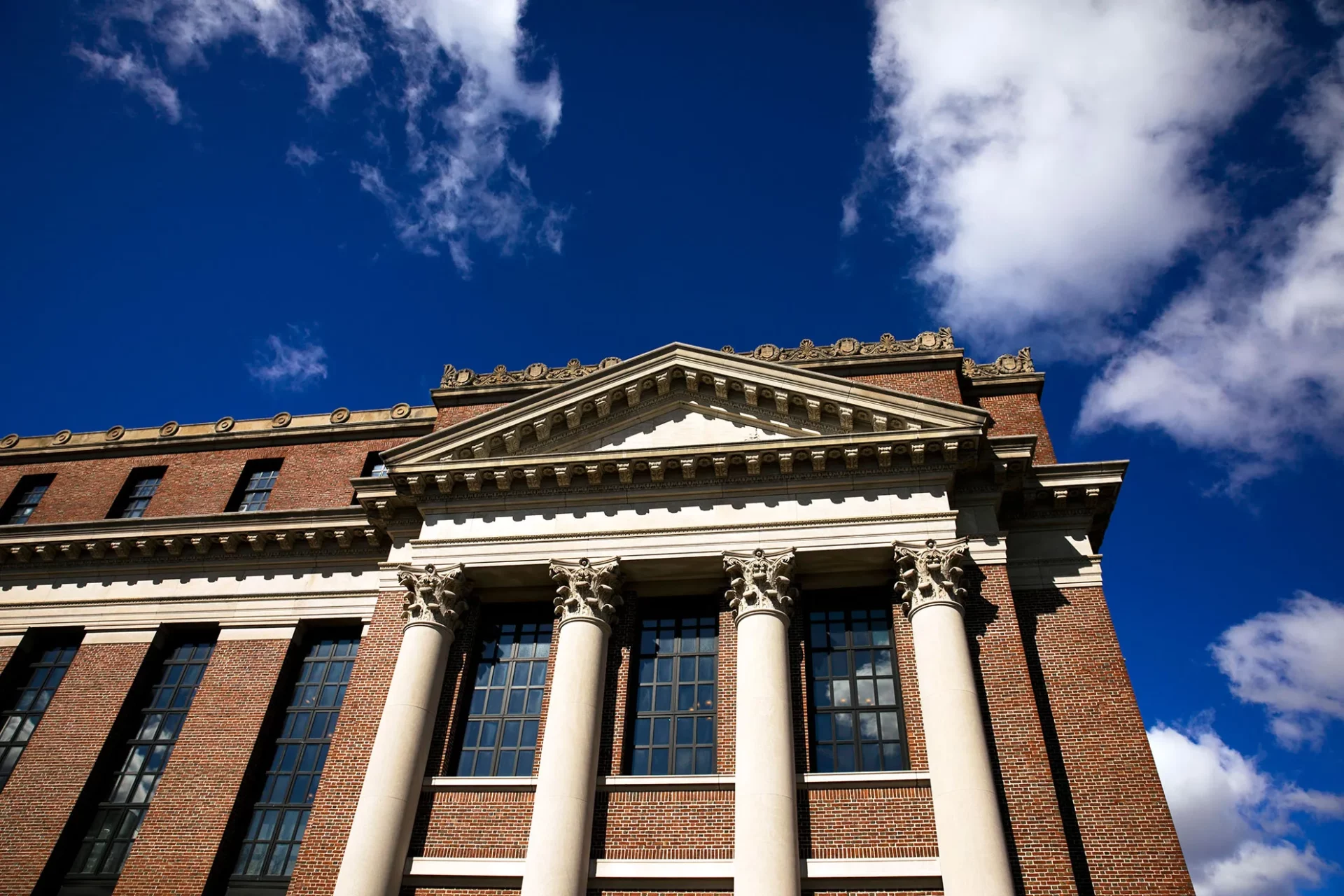 Administrația Trump retrage Harvardului dreptul de a înscrie studenți internaționali. Acuzații de colaborare cu Partidul Comunist Chinez și incitare la ură 