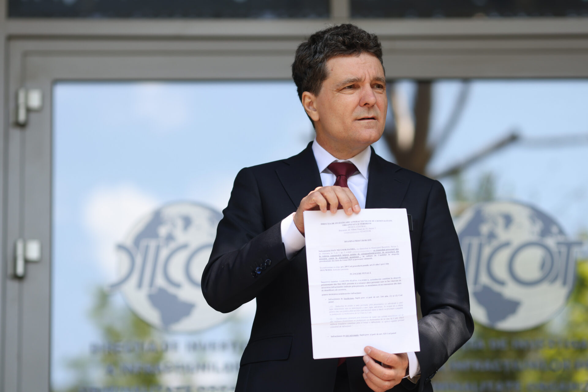 Nicușor Dan a depus o plângere penală împotriva Elenei Lasconi: „Am formulat o plângere împotriva doamnei Lasconi pentru trei infracțiuni: alterare de conținut informatic, fals informatic și înșelăciune”