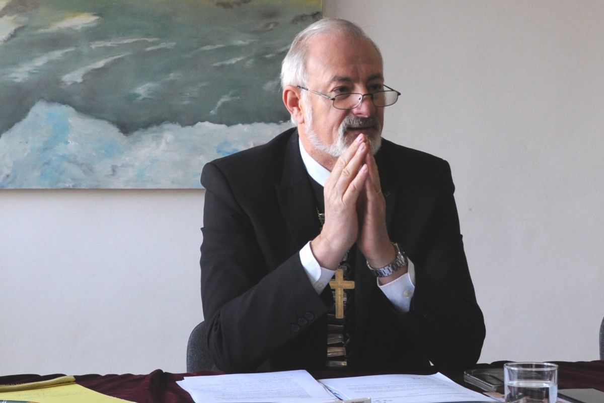 Episcopul Bisericii Evanghelice din România îi îndeamnă pe credincioşi să-l voteze pe Nicuşor Dan