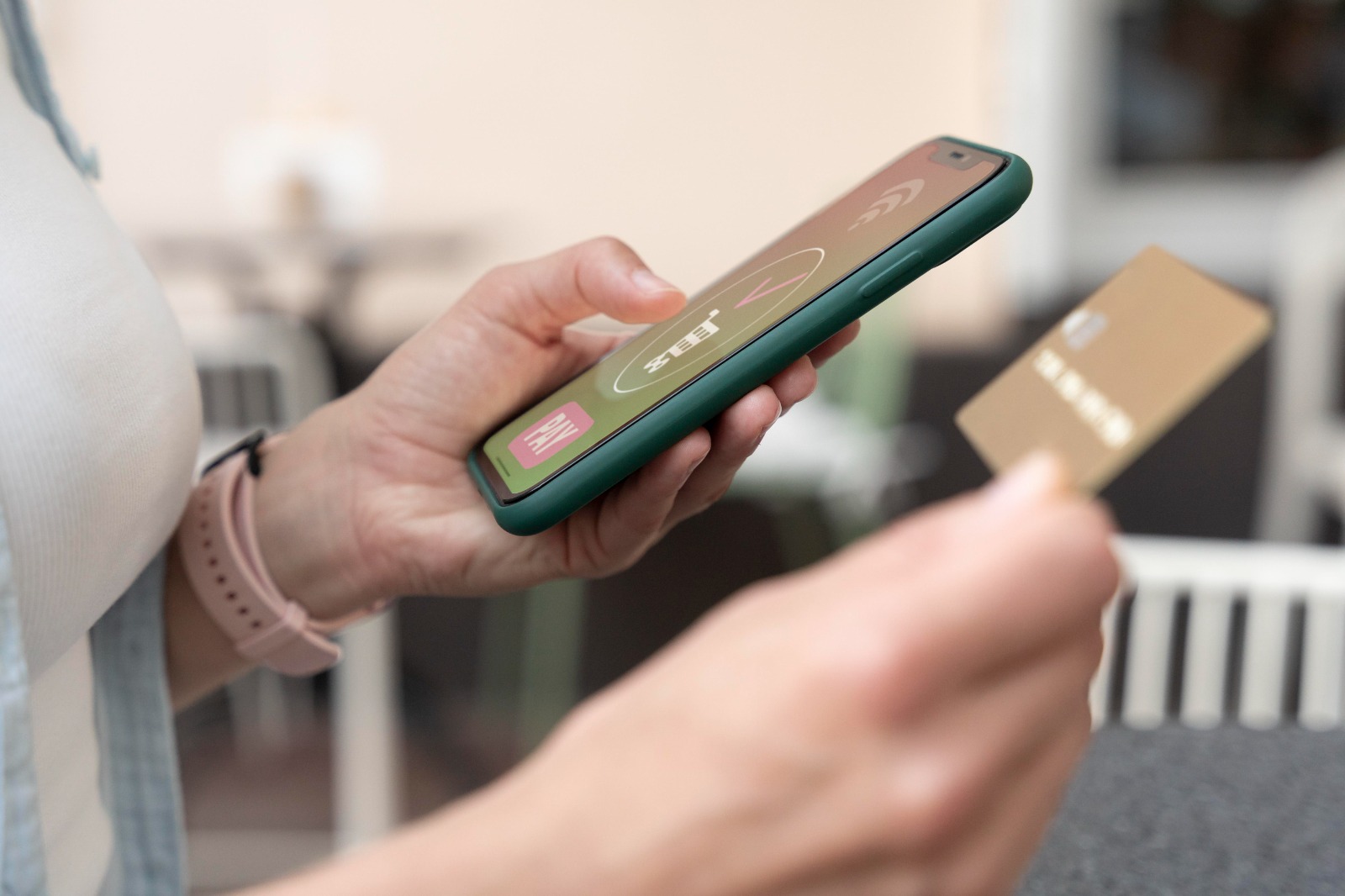Tips & tricks. Primul lucru pe care trebuie să-l facem dacă pierdem sau ne este furat telefonul pe care avem instalate aplicațiile de home-banking