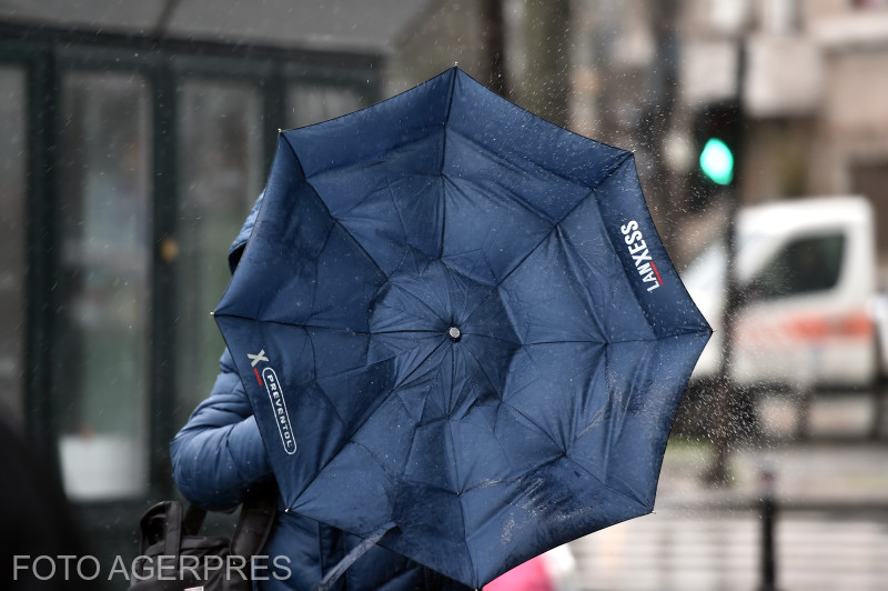 Vreme deosebit de rece în toată țara, cu precipitații și ninsori la altitudini mari. Cod galben de vânt pentru București și 12 județe