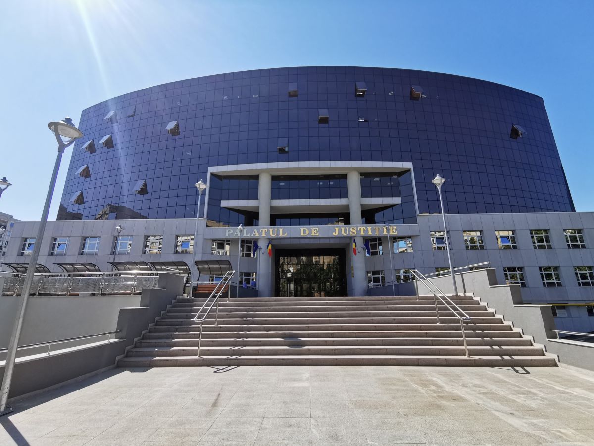 Un magistrat de la Ploiești a hotărât că va judeca o cerere de anulare a deciziei CCR privind prezidențialele din 2024