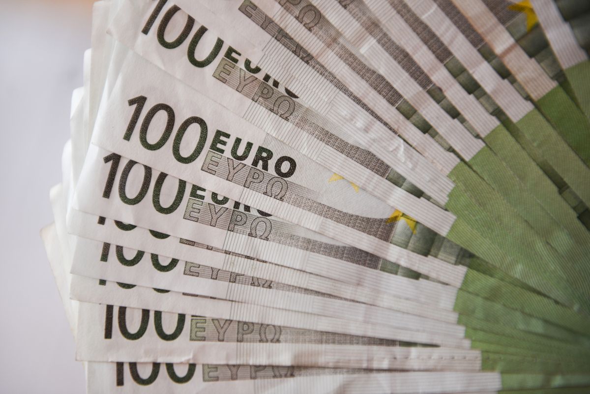 Euro a trecut pragul de 5 lei la cursul publicat de BNR și a ajuns la un nivel istoric