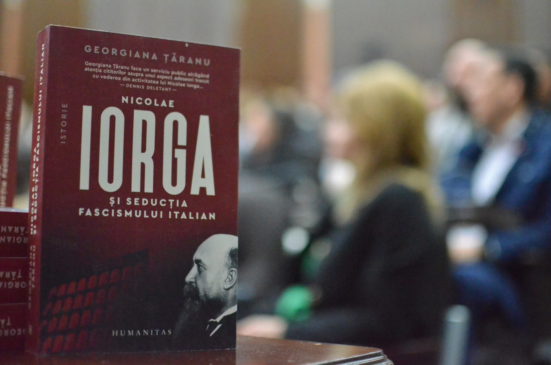 Dezvrăjirea lui Iorga. Istoricul Georgiana Ţăranu şi-a lansat, la Universitatea Ovidius din Constanţa, volumul „Nicolae Iorga şi seducţia fascismului italian”