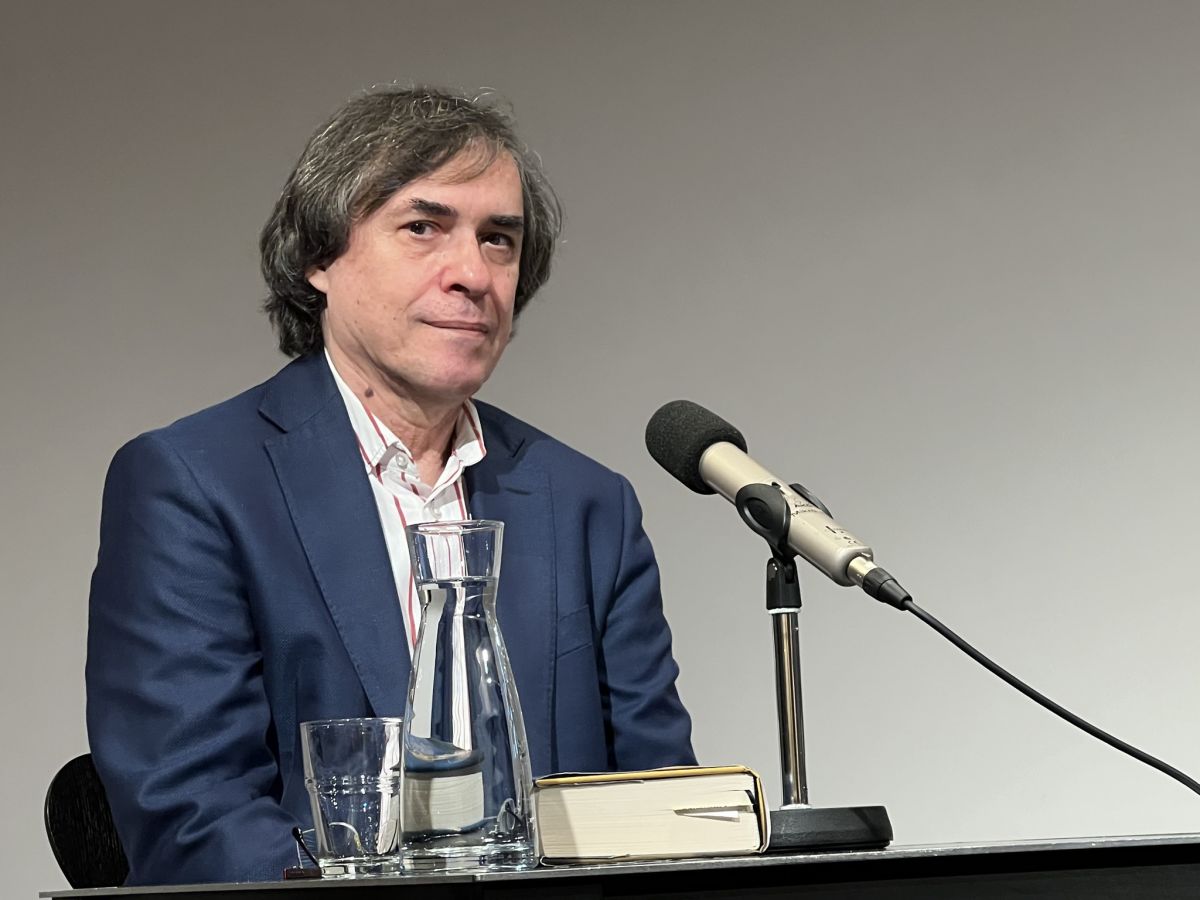 Mircea Cărtărescu, despre rezultatul primului tur al alegerilor prezidențiale: „Un popor sătul de politicieni, dar acum este sinucidere colectivă”