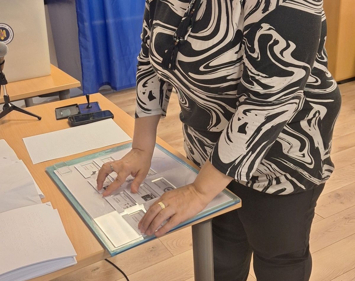 Premieră în România: proiect care facilitează procesul de votare pentru persoanele cu dizabilități de vedere