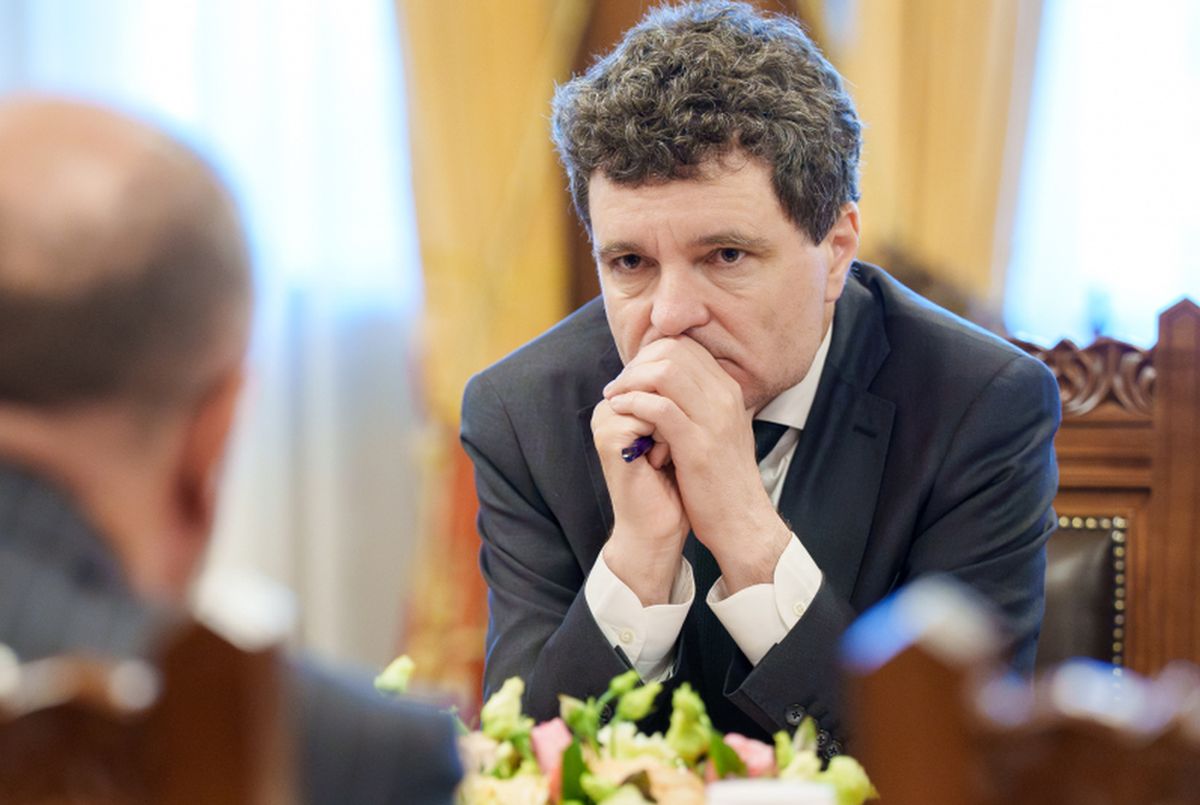 Nicușor Dan critică decizia CCR care secretizează declarațiile de avere și interese