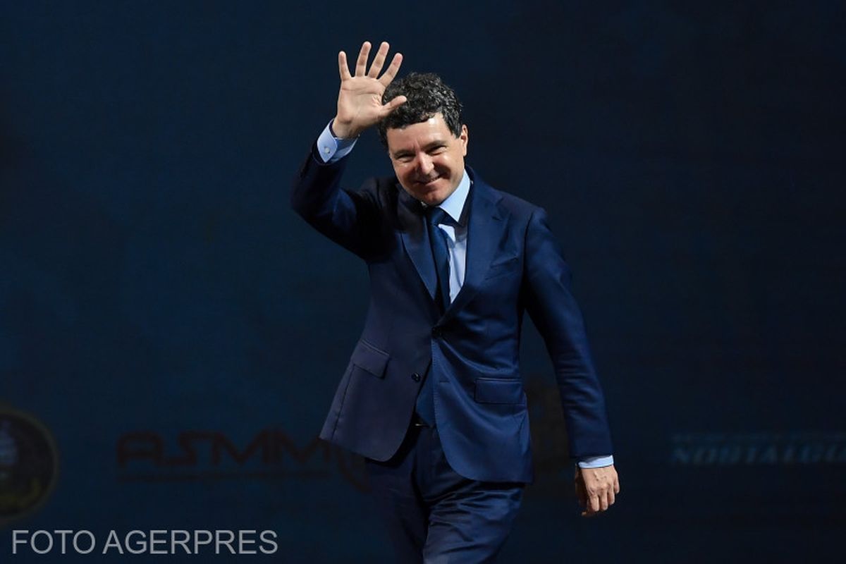 Nicușor Dan, mesaj către studenți: Sunteți la vârsta potrivită ca să credeți că puteți schimba România