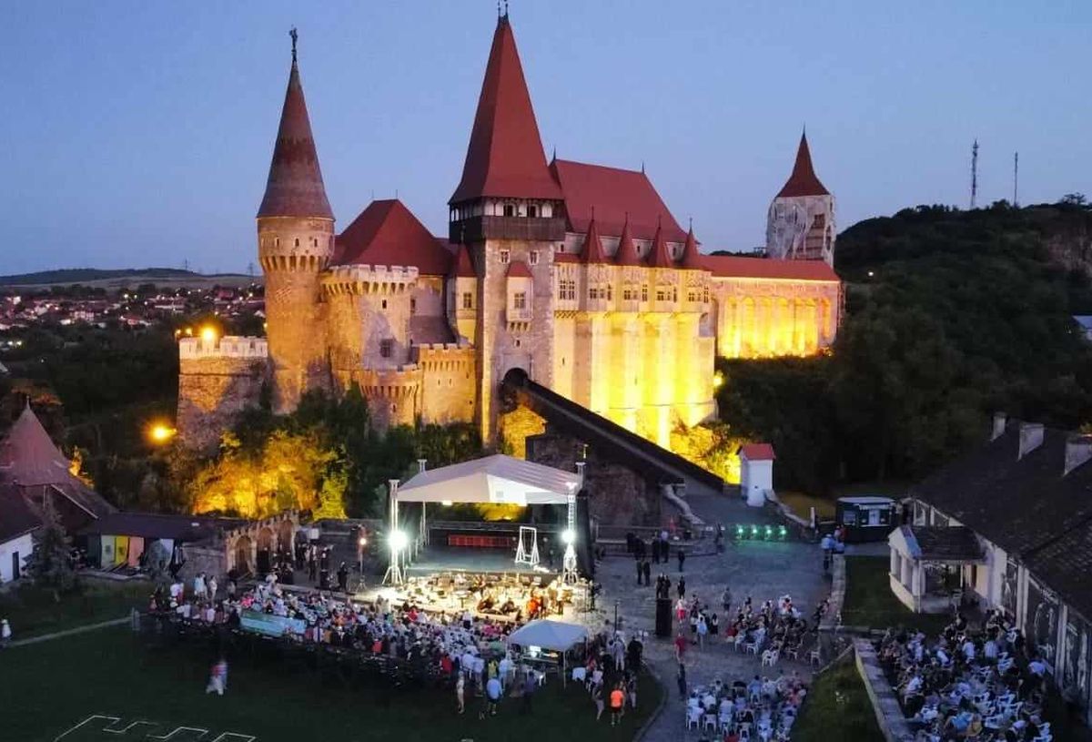 Festivalul de operă în aer liber Opera Nights, în patru orașe din județul Hunedoara