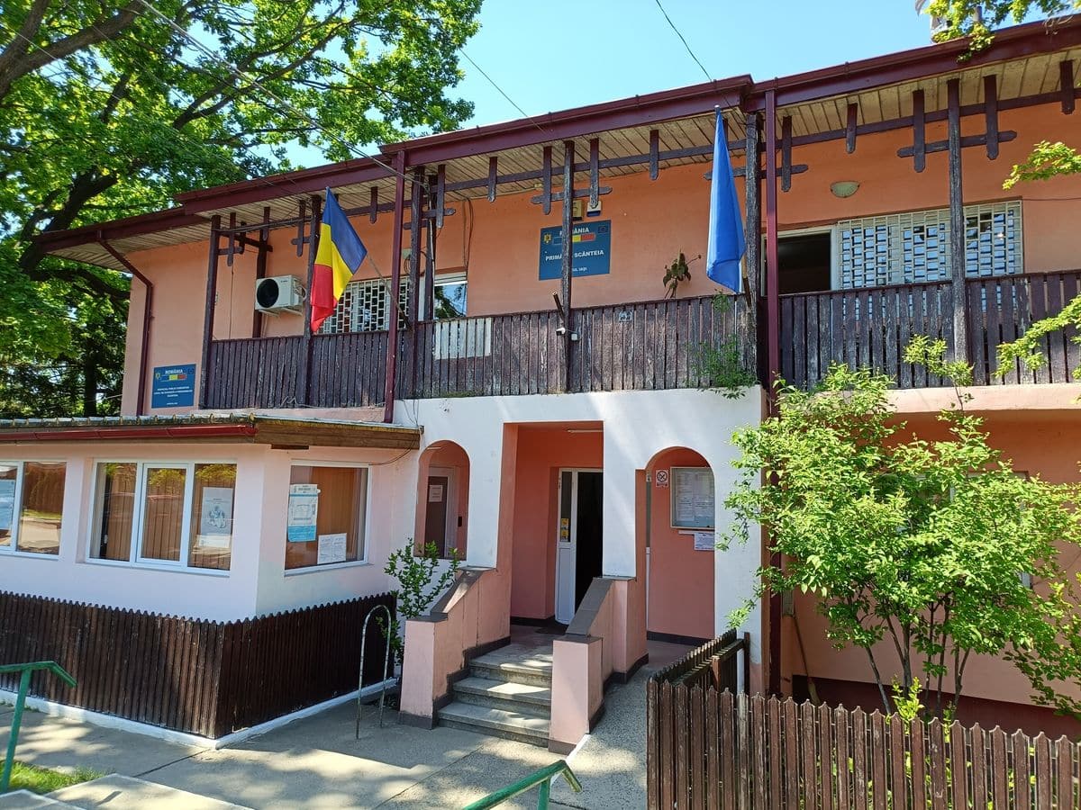 REPORTER DE IAȘI | Primăriile-fantomă din județul Iași costă 40 milioane de euro/an, doar salariile. 2.000 de funcționari plătiți peste media pe economie vin facultativ la serviciu