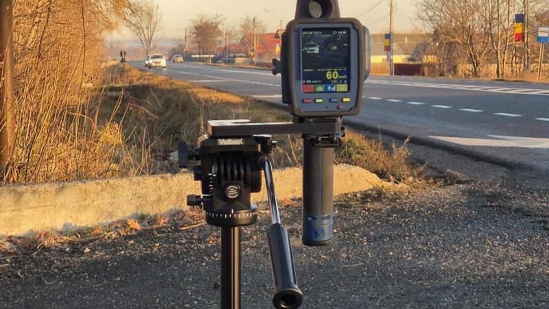 Polițistă din județul Iași, prinsă de radar cu peste 120 km/h în localitate chiar de colegii ei