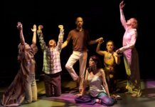 „Nimic nu e întâmplător”, un spectacol inspirat de teatralitatea constelațiilor familiale