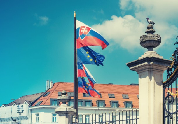 Sondaj: Slovacii vor să rămână în NATO, în ciuda poziției premierului